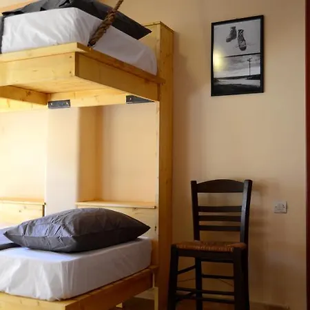 Crossroads Hostel *
